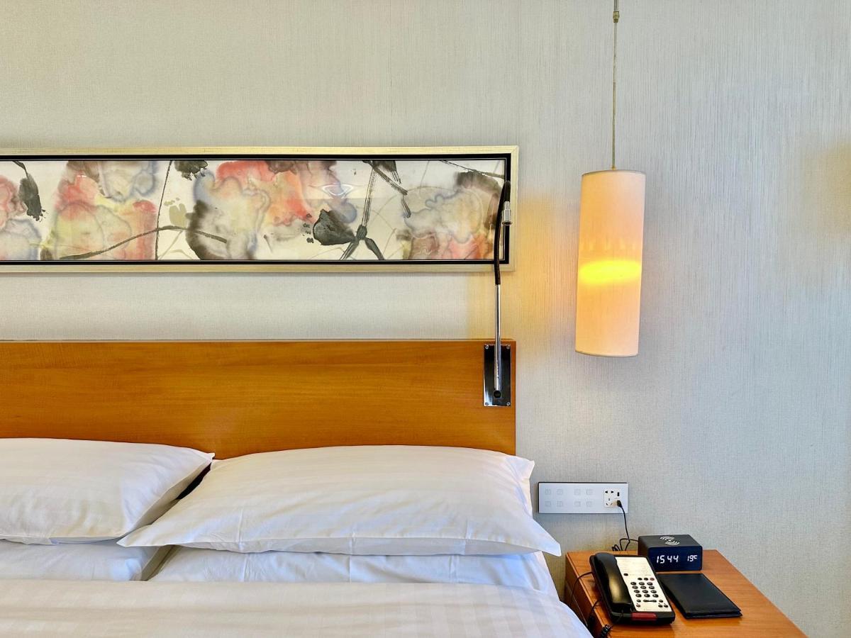 สวิสโซเทล ฝอซาน Hotel ภายนอก รูปภาพ