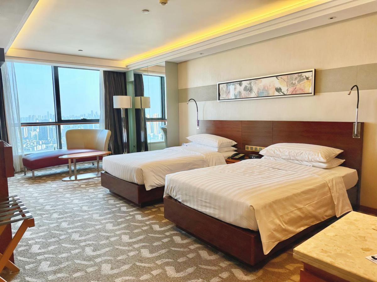 สวิสโซเทล ฝอซาน Hotel ภายนอก รูปภาพ